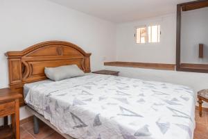 Katil atau katil-katil dalam bilik di Masía Can Garriga, apartament avia