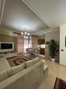 Un televizor și/sau centru de divertisment la Helias Nest