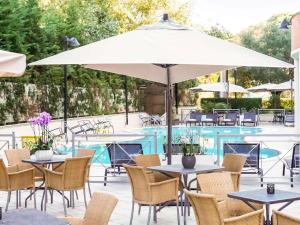 Bazén v ubytování Novotel Roma Est nebo v jeho okolí