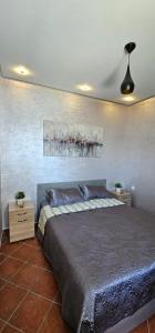 a bedroom with a bed and a painting on the wall at Superbe apartment en residence with pool in Cabo Negro