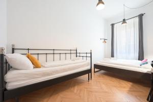 Postel nebo postele na pokoji v ubytování ATIK ROOMS