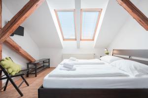 Postel nebo postele na pokoji v ubytování ATIK ROOMS