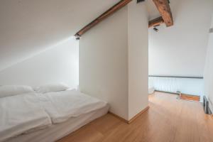 Postel nebo postele na pokoji v ubytování ATIK ROOMS