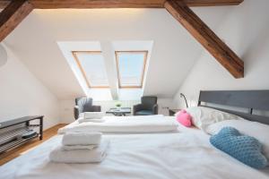 Postel nebo postele na pokoji v ubytování ATIK ROOMS
