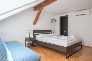 Postel nebo postele na pokoji v ubytování ATIK ROOMS