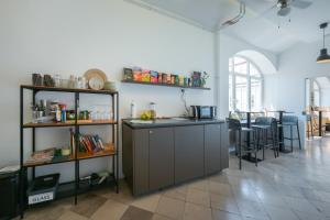 Kuchyň nebo kuchyňský kout v ubytování ATIK ROOMS + 37 fotografií