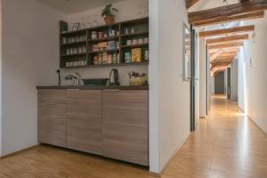 Kuchyň nebo kuchyňský kout v ubytování ATIK ROOMS