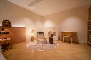 a living room with two chairs and a table at Wuxing Qinglan Homestay in Houhong