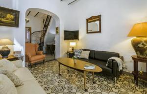 Χώρος καθιστικού στο Amazing Home In El Pedroso With Wifi