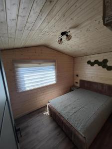 Postel nebo postele na pokoji v ubytování Domki na półwyspie Kal "Nowy domek"