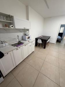 Φωτογραφία από το άλμπουμ του דירת גן קרוב לים σε Qiryat Yam