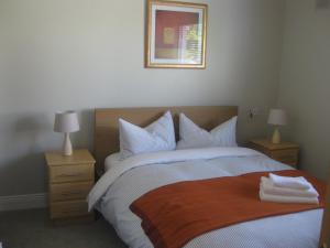 A bed or beds in a room at Howth village apartment