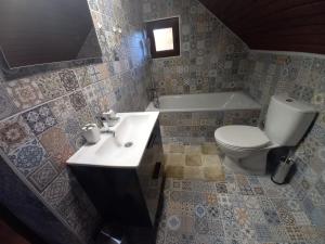 A bathroom at Vila Devana