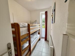 Postel nebo postele na pokoji v ubytování FeWo Wikinger Harleblick - Altfunnixsiel