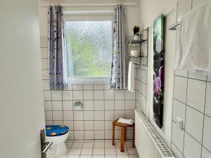 Koupelna v ubytování FeWo Wikinger Harleblick - Altfunnixsiel + 22 fotografií