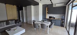 Kuchyň nebo kuchyňský kout v ubytování Delta Lake House 2
