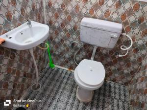 Ένα μπάνιο στο GodValleyHomeStayKhanag