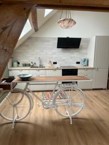 a bike parked in the middle of a kitchen at Auberge du chateau de Leignon in Leignon