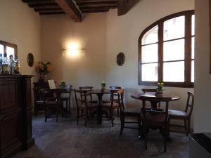 Reštaurácia alebo iné gastronomické zariadenie v ubytovaní Relais Borgo Di Toiano