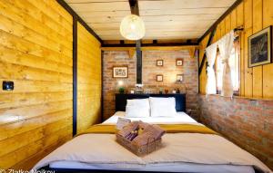 Postel nebo postele na pokoji v ubytování Villa Mali Sokol by Villas Guide