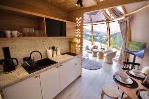 Kuchyň nebo kuchyňský kout v ubytování Wisła Glamping