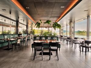 Restaurace v ubytování Heron Live Hotel Marina & SPA