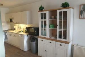 Η κουζίνα ή μικρή κουζίνα στο Beach Apartment By The Sea