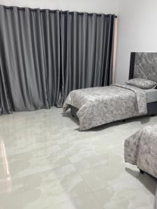 Katil atau katil-katil dalam bilik di Beachurst Apartment II