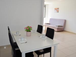 Posedenie v ubytovaní Apartamentos Benicarló Lowcost 3000