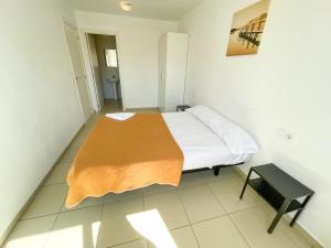 Posteľ alebo postele v izbe v ubytovaní Apartamentos Benicarló Lowcost 3000