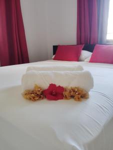 Postel nebo postele na pokoji v ubytování Roche Kerlan Apartments