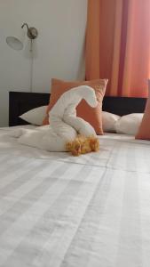 Postel nebo postele na pokoji v ubytování Roche Kerlan Apartments