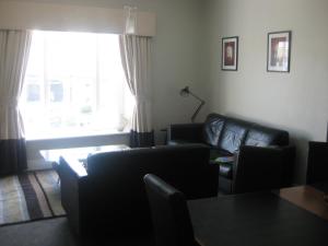 Ruang duduk di Howth village apartment