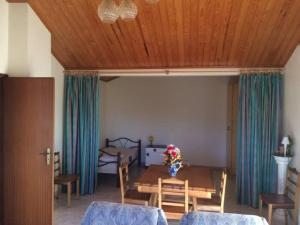 a living room with a wooden table and a dining room at Casa Caetano in Souto da Carpalhosa