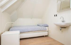 a small room with a bed and a sink at 'T Sterntje in Bergen aan Zee