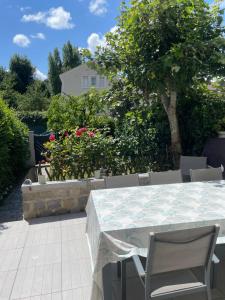 a table and chairs sitting on a patio at Maison entre culture et détente in La Celle-Saint-Cloud