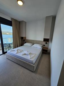 Postel nebo postele na pokoji v ubytování Apartmani Leženić M