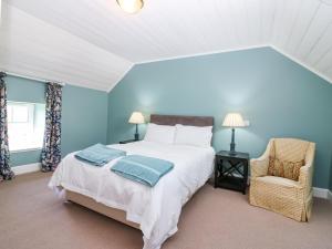 Una cama o camas en una habitación de The Crannach