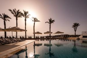 Bazén v ubytování QAWRA Palace Resort & SPA nebo v jeho okolí