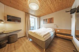 TV a/nebo společenská místnost v ubytování Hotel Quellenhof - Self Check-in & Adults Only
