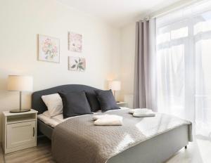 En eller flere senge i et værelse på Apartament Costa Promenada