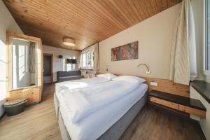 Postel nebo postele na pokoji v ubytování Hotel Quellenhof - Self Check-in & Adults Only