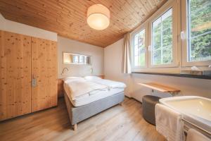 Postel nebo postele na pokoji v ubytování Hotel Quellenhof - Self Check-in & Adults Only