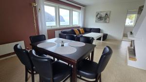 Χώρος καθιστικού στο 5-Bedroom Sea View Apartment