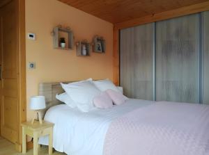 Postel nebo postele na pokoji v ubytování Gîte La Clé Des Champs