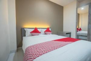 Postel nebo postele na pokoji v ubytování Residence Khoe Tanjung Duren