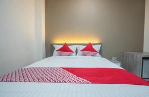 Postel nebo postele na pokoji v ubytování Residence Khoe Tanjung Duren