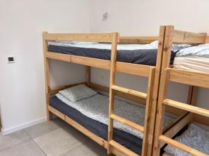 Postel nebo postele na pokoji v ubytování Golden Hostel