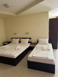 Ένα ή περισσότερα κρεβάτια σε δωμάτιο στο Afrodita Apartments 2 +37 φωτογραφίες