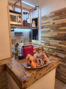 a kitchen with a counter with some food on it at BOB HOUSE - Il Bellantonio in I Prati